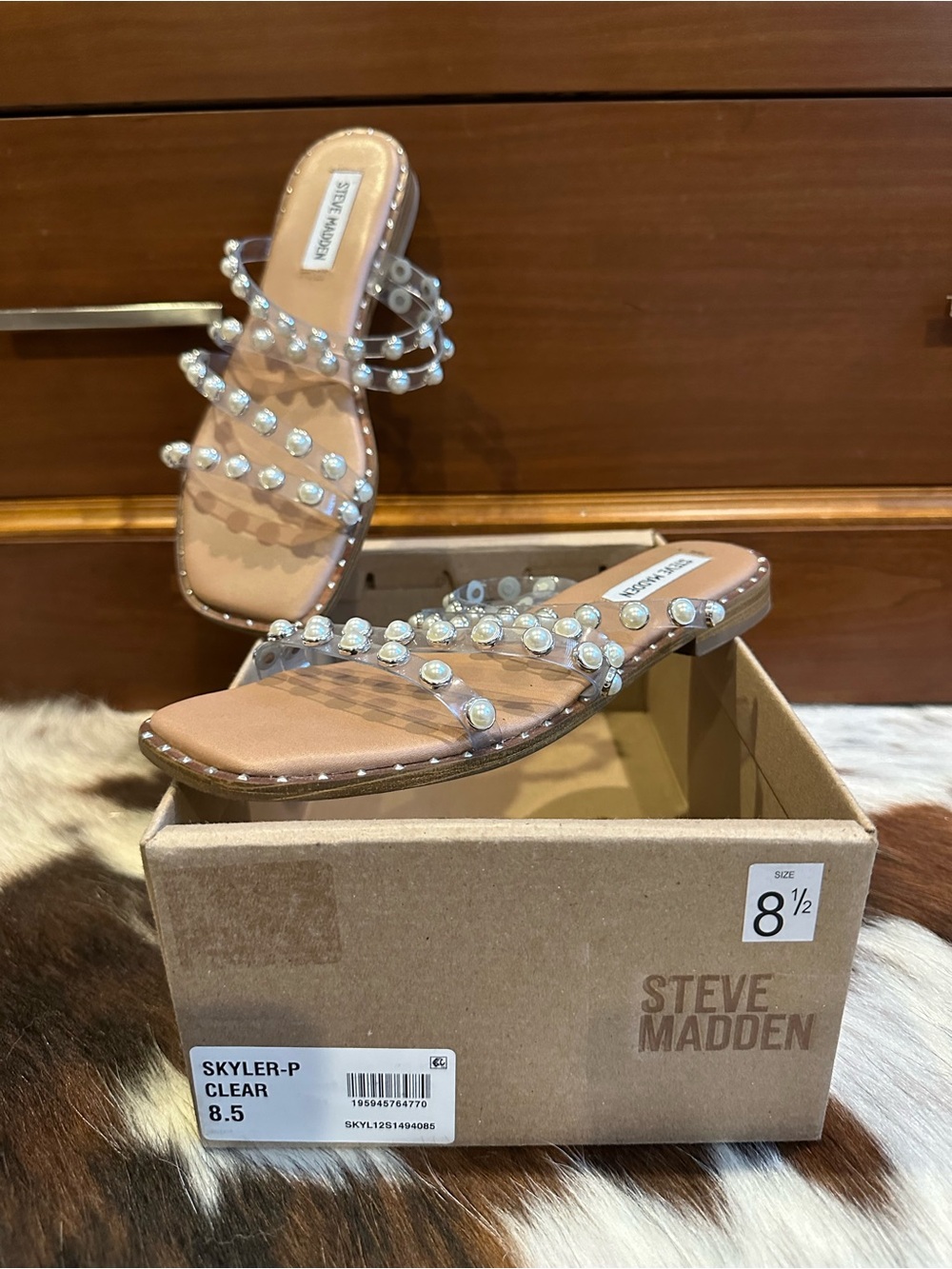 Steve Madden Skyler Clear Pearl-Studded Slide Sandals size 8 1/2